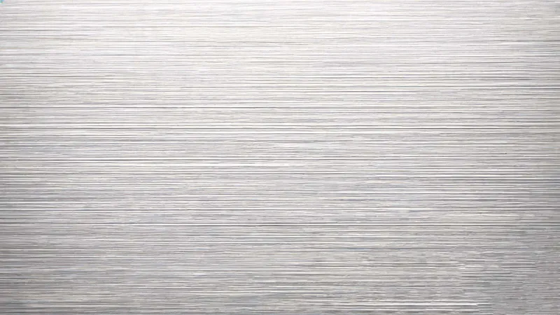 金属拉丝工艺效果展示 — 细腻的直线纹理赋予金属表面独特的质感